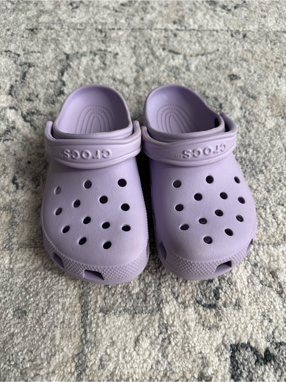 Crocs Big Kids Size J4 light purple/lavender clogs